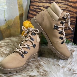 Universal Thread shoes women’s Tully Lace-Up Winter Hiking boots
